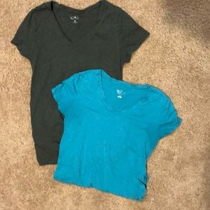 2 v-neck maternity t-shirts